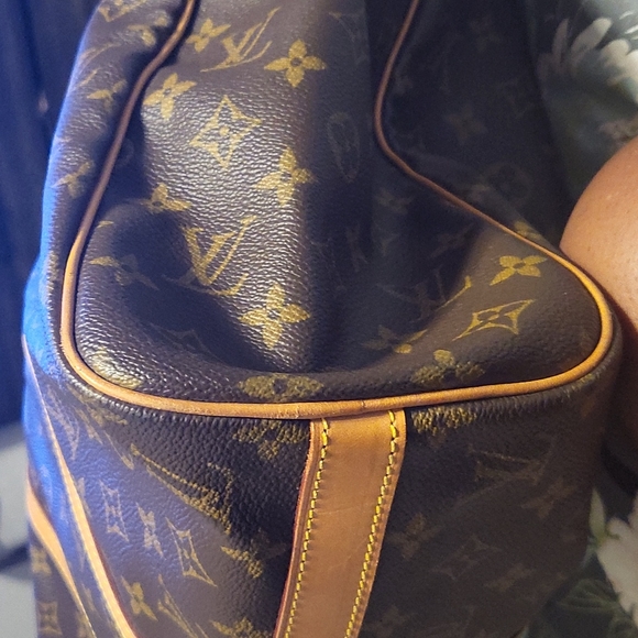 Louis Vuitton Handbag - Picture 14 of 16